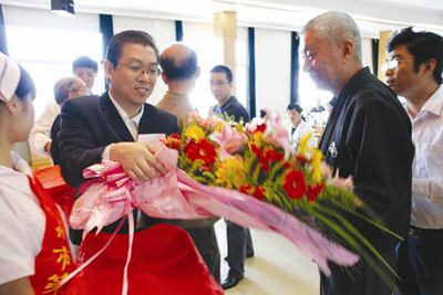 點(diǎn)擊放大鼠標(biāo)滾輪控制大小
