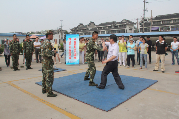 點(diǎn)擊放大鼠標(biāo)滾輪控制大小